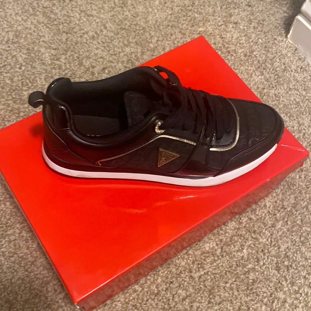 Women’s Guess Shoes, Size 6